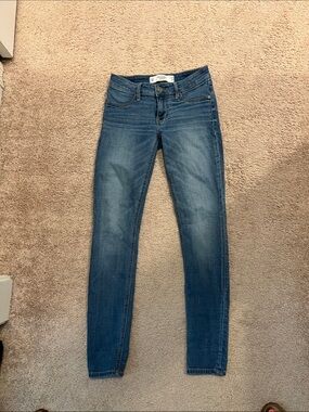 Women’s Blue Skinny Jeans - Classic Mid Wash